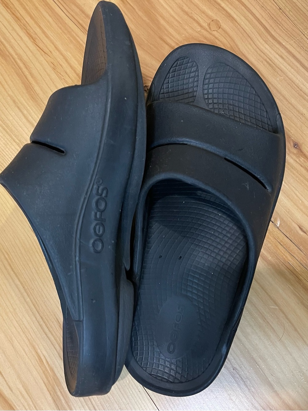 Oofos Black Recovery Slide - OOFOS